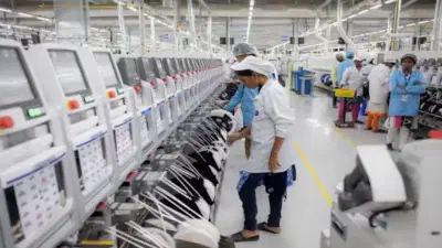 80 टक्के iPhone कारखाने महिला चालवतात असं म्हणत रेल्वेमंत्र्यांनी मानले राहुल गांधींचे आभार, कारण काय?