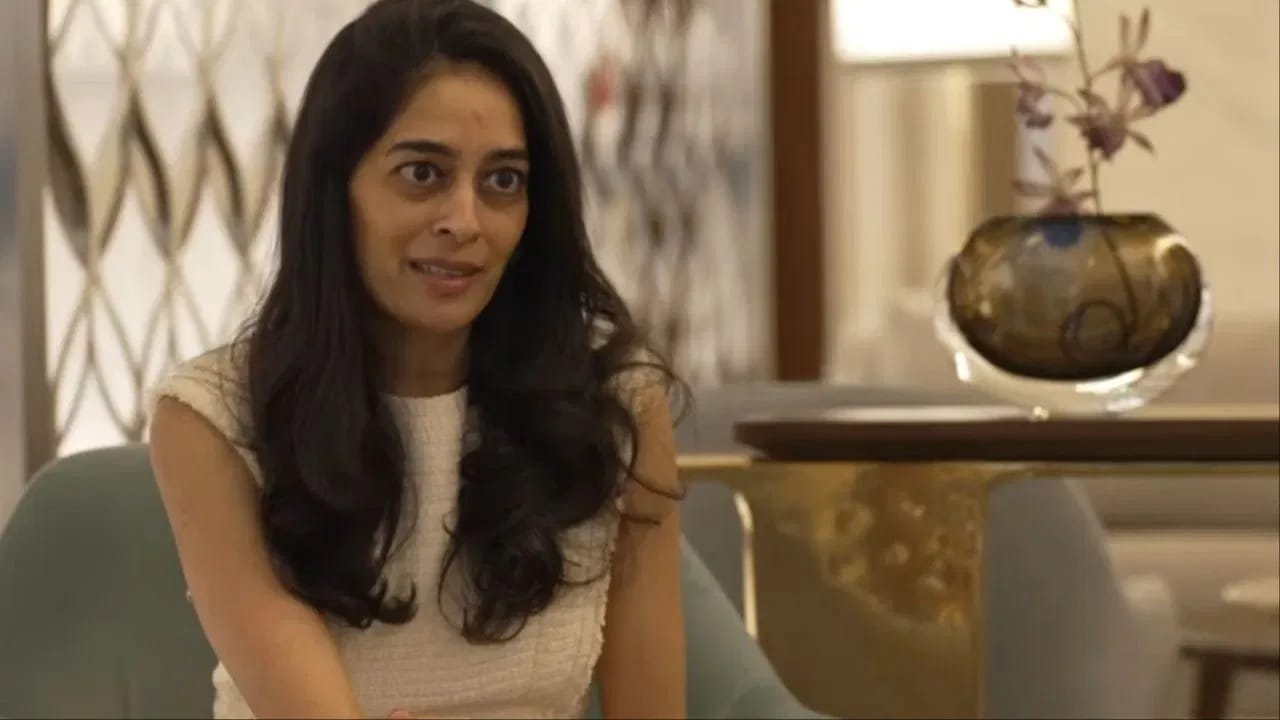 मल्लिका सागर यांनी मुंबई आणि यूएसएमधून शिक्षण पूर्ण केलं आहे. मल्लिका सागर यांचं नेटवर्थ हे 125 कोटी रुपये असल्याचं म्हटलं जातं. मल्लिका सागर यांनी ऑक्शनच्या माध्यमातून तगडी कमाई केली आहे. तसेच मल्लिका सागर यांचा जाहीरात हा कमाईचा स्त्रोत आहे. (Photo Credit: IPL/WPL/X)