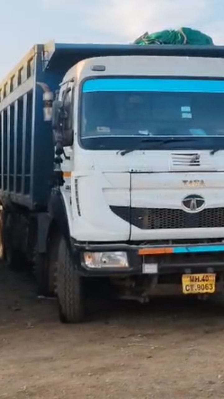 बनावट नंबर प्लेट लावून रेती चोरी करणाऱ्या रॅकेटचा पर्दाफाश