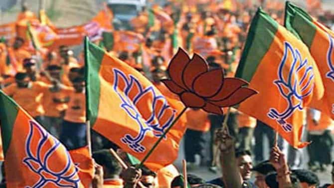 शरद पवार गटाच्या एका मोठ्या नेत्याच्या पक्ष प्रवेशावरुन भाजपमध्ये अंतर्गत कलह का? दोन मोठ्या भाजप नेत्यांमध्ये शाब्दीक चकमक