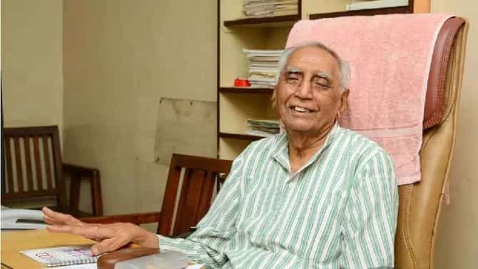दुःखद बातमी! ज्येष्ठ सामाजिक कार्यकर्ते बाबा आढाव यांचे निधन