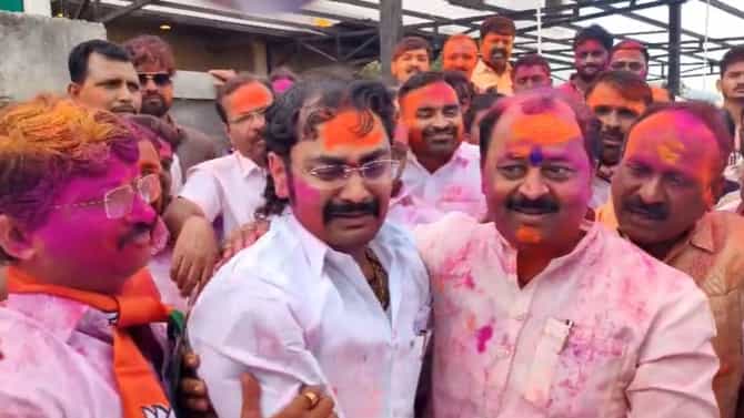 अखेर निवडणुकीचा निकाल लागला... 18 पैकी 18 जागांवर दणदणीत विजय, डोळ्यात अश्रू, कंठ दाटला; पहिली प्रतिक्रिया काय?