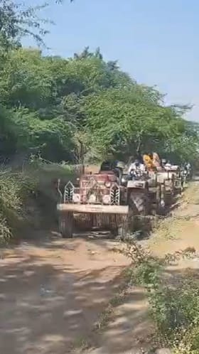 गोदावरी नदीपात्रातुन वाळू उपसा करणारे चार ट्रॅक्टर पोलिसांच्या ताब्यात