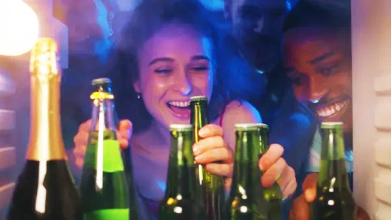 1892 साली विलियम पेंटर यांनी आधुनिक बिअर कॅपचा शोध लावला. पेंटर यांनी क्राऊन कॉर्क अँड सील कंपनीची स्थापन केली. ही कंपनी तेव्हापासून बीअर बॉटलवरील झाकण तयार करत आहे. पण हे झाकण अत्यंत वैज्ञानिक पद्धतीने तयार करण्यात आले आहे.