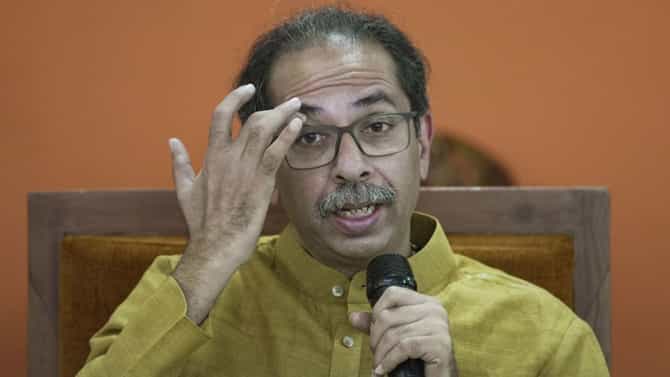 काल निवडणुका जाहीर होताच आज ठाकरे गटाला मोठं भगदाड... नवी मुंबईत मोठ्या घडामोडी; अखेर त्या चौघांनी...