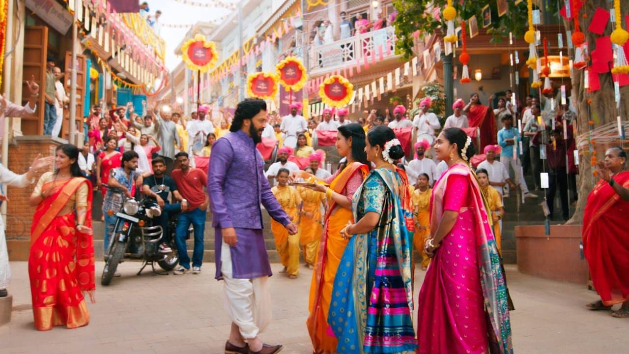 सहाव्या सिझनचा पॅटर्न काय असणार? कसा लूक असणार? सदस्य कोण असणार? याबद्दलची माहिती अद्याप गुलदस्त्यात आहे. बिग बॉस मराठीचा सहावा सिझन येत्या 11 जानेवारीपासून दररोज रात्री 8 वाजता कलर्स मराठी वाहिनीवर आणि जिओ हॉटस्टार या ओटीटी प्लॅटफॉर्मवर प्रेक्षकांच्या भेटीला येणार आहे.