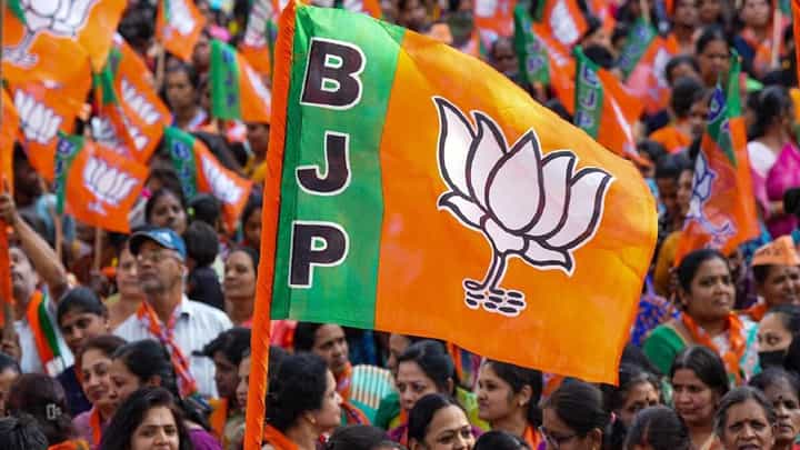 BJP Maharashtra : भाजपचा एकाचवेळी काँग्रेस अन् ठाकरेंच्या सेनेला जोर का धक्का! नाशिकमध्ये BJP ची ताकद वाढणार BJP Maharashtra : भाजपचा एकाचवेळी काँग्रेस अन् ठाकरेंच्या सेनेला जोर का धक्का! नाशिकमध्ये BJP ची ताकद वाढणार
