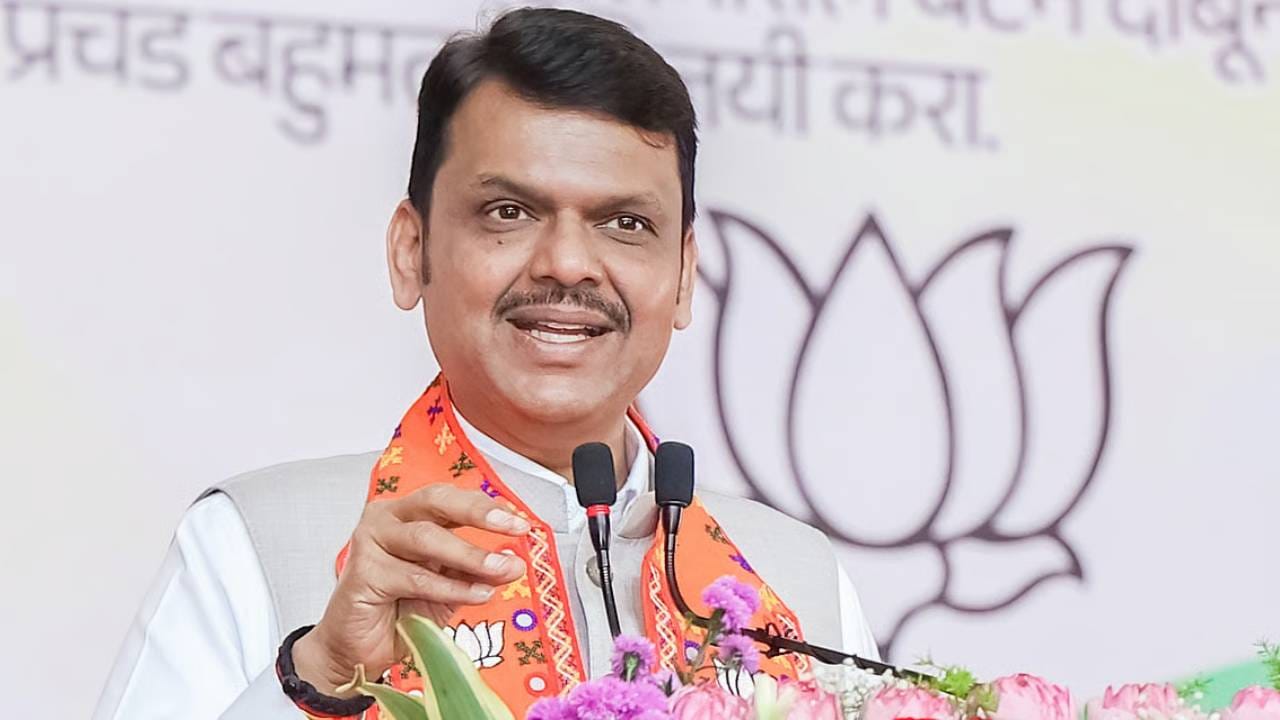 CM Fadnavis Influence : भाजप देवाभाऊ…फडणवीसांच्या इशाऱ्यानेच इतर पक्ष चालतात, बड्या नेत्याच्या वक्तव्यानं खळबळ