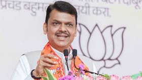 फडणवीसांच्या इशाऱ्याने इतर पक्ष चालतात, कुणाच्या वक्तव्याची होते चर्चा.