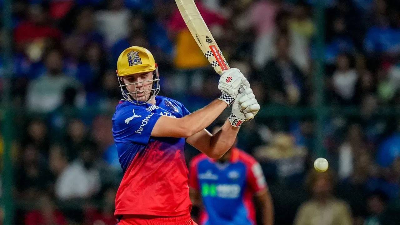 ऑस्ट्रेलियाचा अष्टपैलू कॅमरून ग्रीनसाठी फ्रेंचायझी फिल्डिंग लावतील. कारण आक्रमक फलंदाजीसह वेगवान गोलंदाजीही करतो. त्याने आयपीएलमध्ये 29 सामन्यात 707 धावा केल्या आहेत. तसेच 17 विकेट काढल्या आहेत. मागच्या पर्वात दुखापतीमुळे खेळला नव्हता. (PHOTO- PTI)