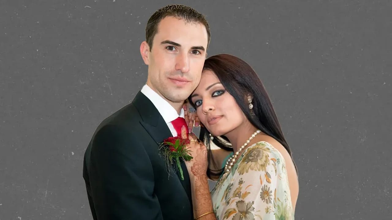 काही दिवसांपूर्वी अभिनेत्री सेलिना जेटली हिला पूर्व पती पीटर हाग याच्यासोबत घटस्फोटाची घोषणा केली... सेलिना हिने पीटर यांच्यावर अनेक गंभीर आरोप केले. 2010 मध्ये लग्न झालेल्या या जोडप्याने 2012 मध्ये जुळ्या मुलांना जन्म दिला. 2017 मध्ये, सेलिनाने आणखी एका जुळ्या मुलांना जन्म दिला, त्यापैकी एकाचा जन्मजात हृदयविकारामुळे मृत्यू झाला.