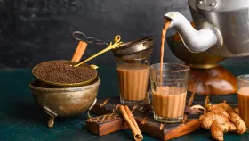 मसाला चहा बनवण्यासाठी आधी आले टाकावे की चहापावडर? शेफ रणवीर ब्रार.