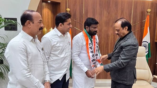 मोठी बातमी ! बडा नेता लागला गळाला, थेट पक्षप्रवेश, अजितदादांच्या खेळीने समीकरणं बदलणार