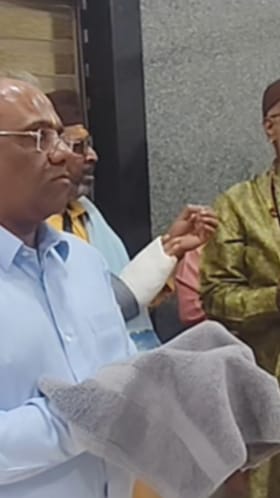 चिंतन पटेल यांनी मंत्रोच्चारात स्विकारला नगराध्यक्षपदाचा पदभार