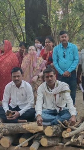 Video : जळगावात  नागरिकांचे 'चितेवर' बसून अनोखे आंदोलन.