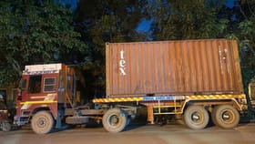 आधी घरगुती सामान, मग रिकामे बॉक्स अन् त्यानंतर सापडलं असं काही की....