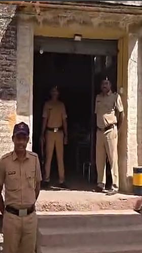 Daund : मतदानपेट्या ठेवलेल्या स्ट्राँगरूमबाहेर पोलिसांचा कडेकोट बंदोबस्त