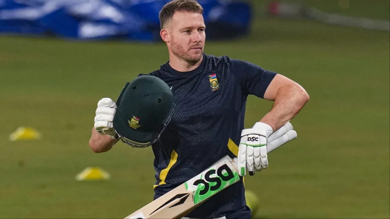 दक्षिण आफ्रिकेचा विस्फोटक फलंदाज डेव्हिड मिलर याच्यावर मोठी बोली लागेल, असा अंदाज होता. मात्र मिलरला 2 कोटी (बेस प्राईज) मिळाले. दिल्ली कॅपिट्ल्सने मिलरला आपल्या ताफ्यात घेतलं. (Photo Credit: PTI)