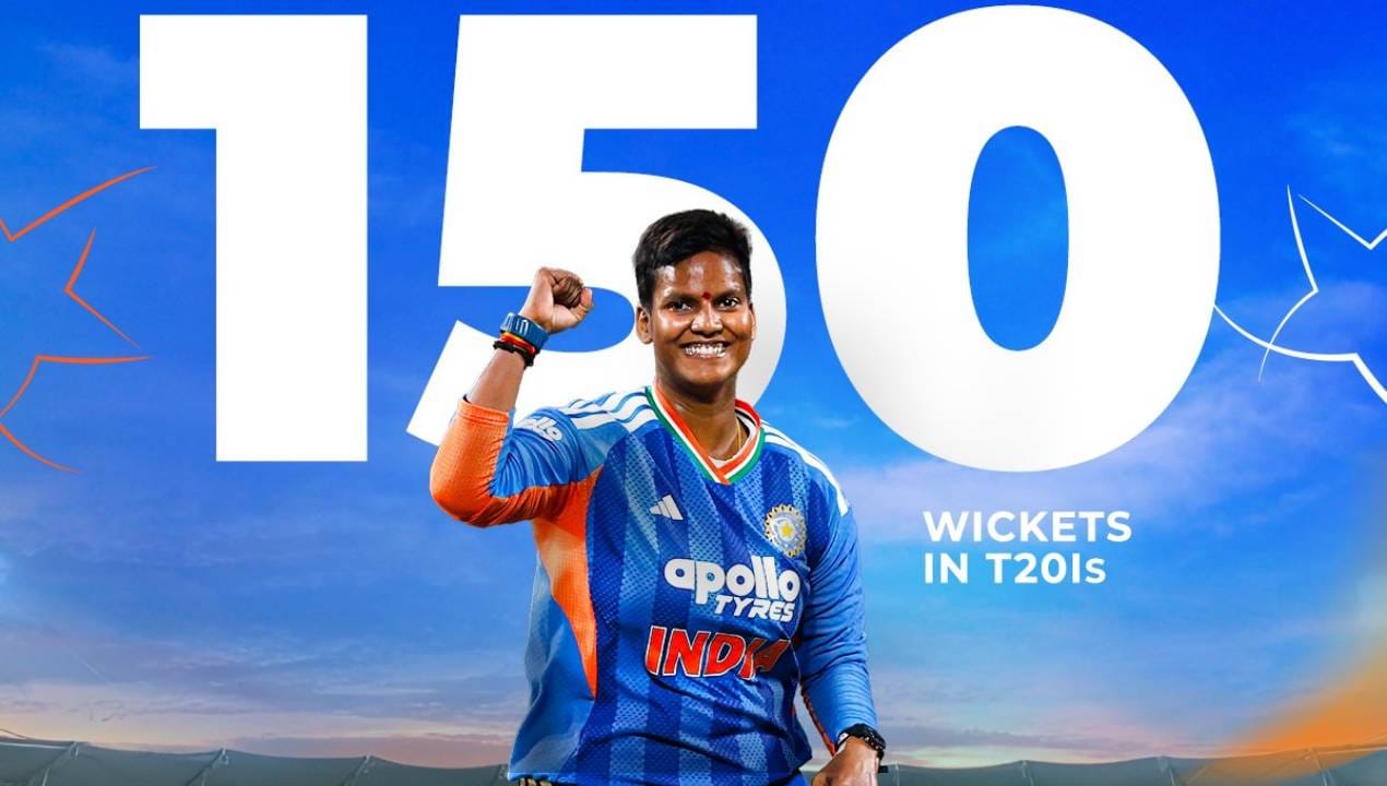 दीप्ती शर्माने या विकेटसह टी20 मध्ये 150 विकेट घेतल्या आहेत. अशी कामगिरी करणारी पहिली भारतीय गोलंदाज ठरली. जागतिक स्तरावर मेगन शट नंतर ही कामगिरी करणारी ती दुसरी गोलंदाज आहे. शटने 122 डावांमध्ये 151  विकेट घेतल्या आणि दीप्तीने128  डावात ही कामगिरी केली.  (Photo- BCCI Women Twitter) 