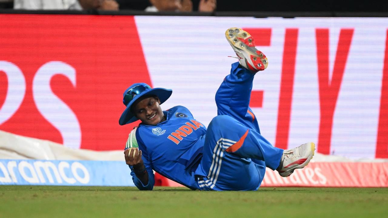 दीप्ती शर्माने आतापर्यंत टी20 आंतरराष्ट्रीय क्रिकेटमध्ये 130 सामने खेळले आहेत. यात तिने 18.99 च्या सरासरीने 148 विकेट्स घेतल्या आहेत. दीप्तीच्या इकॉनॉमी रेटबद्दल सांगायचं तर तो 6.11 इतका आहे. (Photo- BCCI Women Twitter)