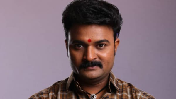 झी मराठी वाहिनीवरील 'देवमाणूस: मधला अध्याय' या मालिकेचं कथानक रंजक वळणावर येऊन पोहोचलं आहे. या मालिकेत अनेक घडामोडी घडताना दिसत आहेत. आर्या आणि साकेतमधील वादानंतर परिस्थिती गंभीर बनली आहे.