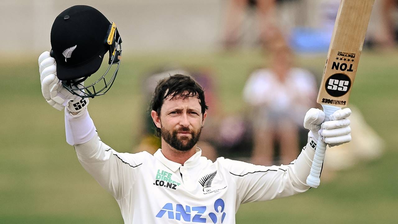 डेवॉन कॉनवेने त्याच्या कसोटी पदार्पणात द्विशतक झळकावल्यानंतर पहिल्यांदाच द्विशतक झळकावले. त्याने त्याच्या कसोटी कारकिर्दीतील दुसरे द्विशतक झळकावले आहे.डेवॉन कॉनवेने 318 चेंडूत 28 चौकारांसह दुसरे कसोटी द्विशतक पूर्ण केले. कॉनवेने यापूर्वी 2021 मध्ये इंग्लंडविरुद्ध पदार्पणात पूर्ण 200 धावा केल्या होत्या. (Photo- BLACKCAPS Twitter)