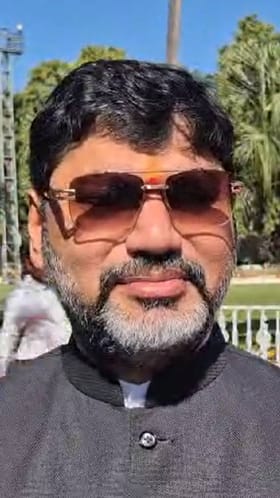 मुख्यमंत्र्यांची भेट घेतल्यानंतर धनंजय मुंडेंनी दिलं स्पष्टीकरण.