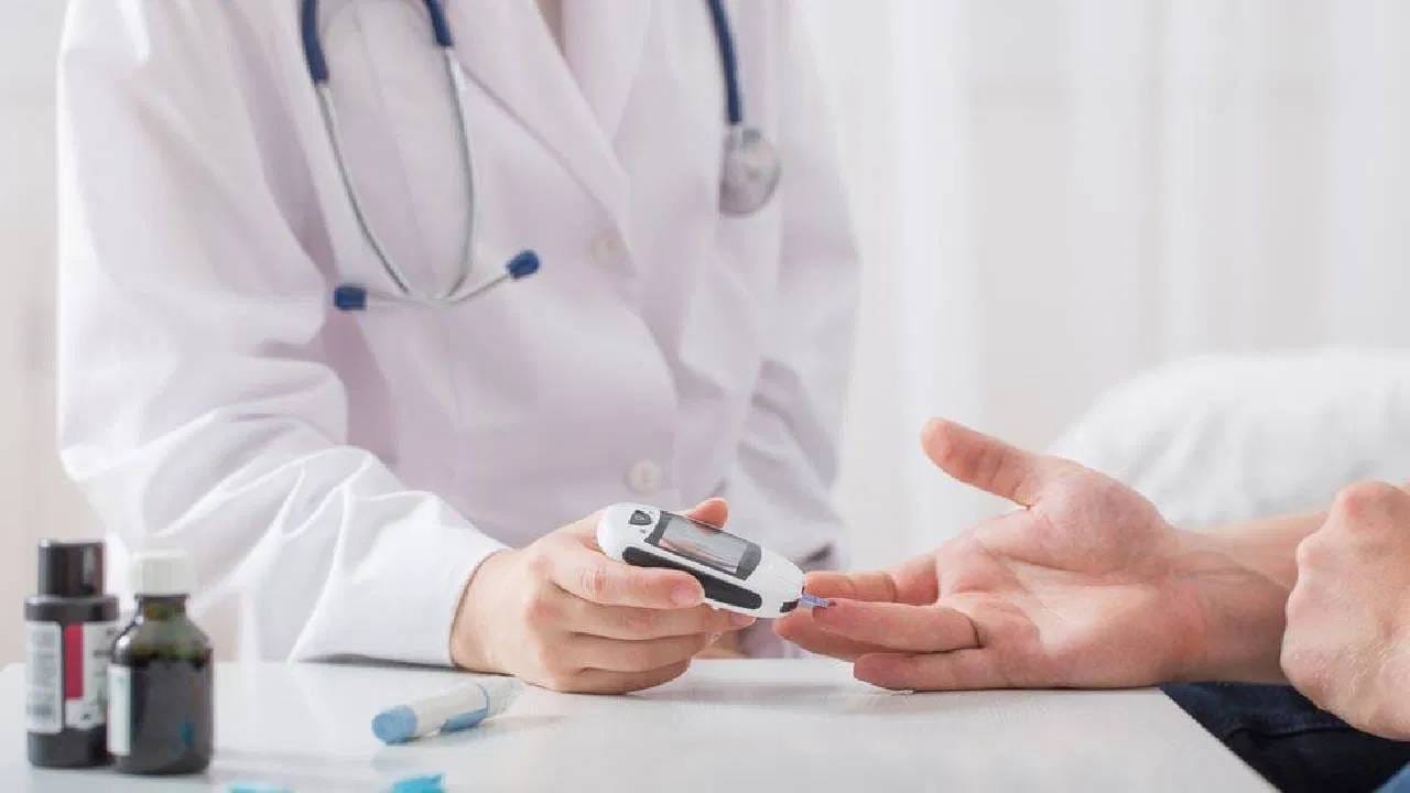 बाहेरचे तळलेले पदार्थ खाण्यापेक्षा चणे मुगाची डाळ खाणे आरोग्यासाठी फायदेशीर आहे. शिवाय आपण मसूरच्या डाळीचे वरणही आहारात घेऊ शकता. 