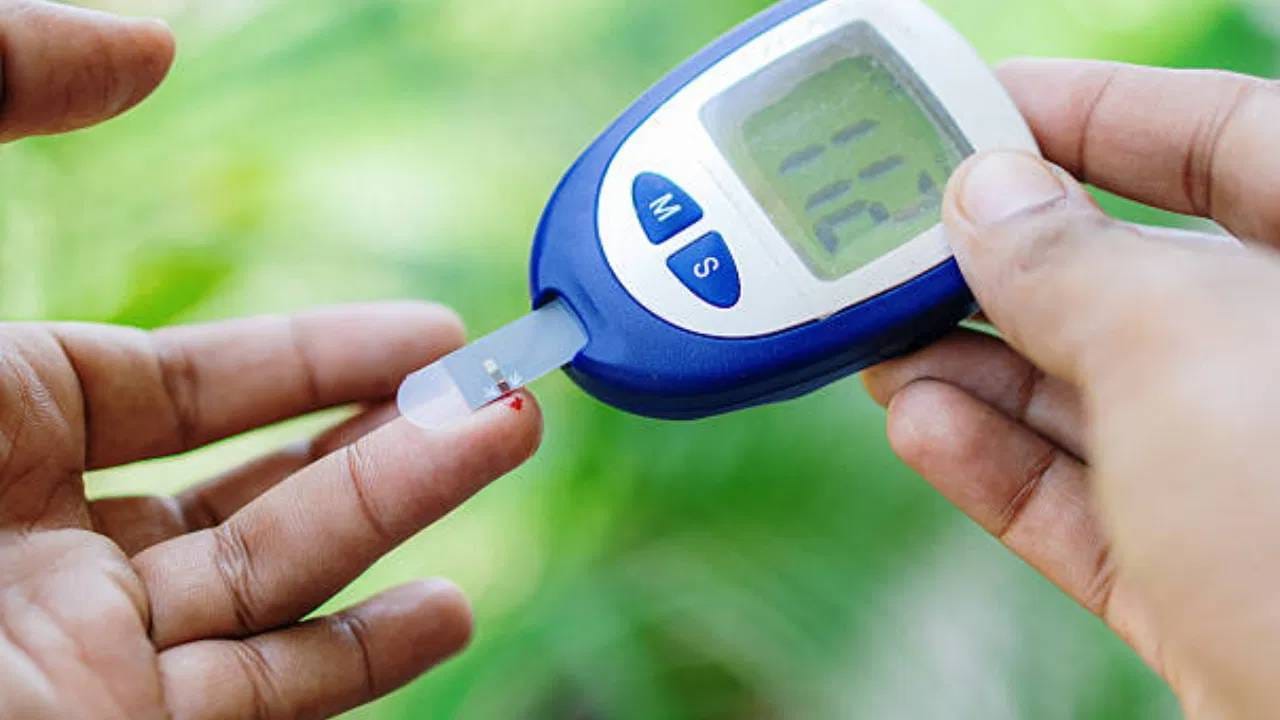 मूग डाळ आरोग्यासाठी अत्यंत फायदेशीर ठरते. मूग डाळीची भाजी किंवा वरणाचाही आहारात समावेश तुम्ही करू शकता. निरोगी राहण्यासाठी हे फार जास्त महत्वाचे आहे. 