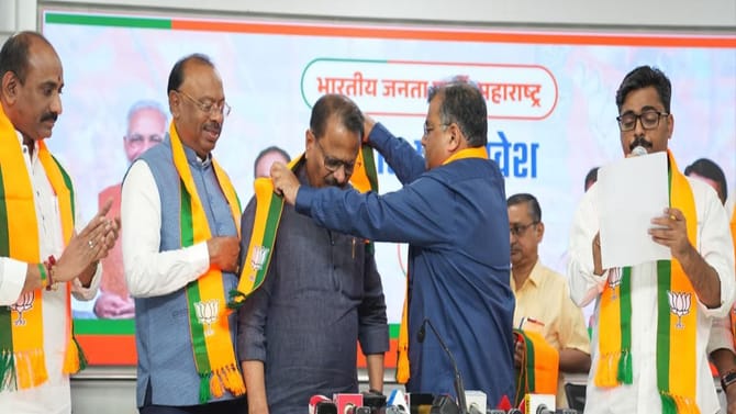 काँग्रेसला खिंडार... माजी आमदाराने तडकाफडकी पक्ष सोडला; थेट...