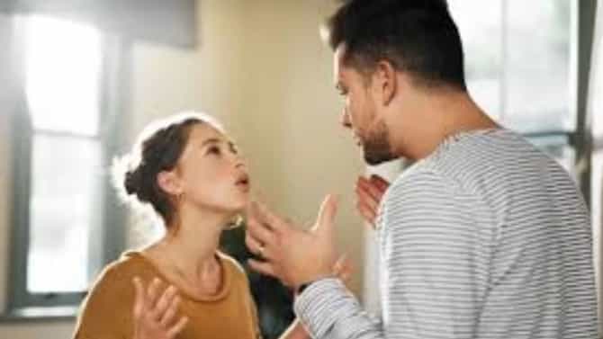 Vastu Shastra : पती-पत्नीचं पटत नाही? सतत भांडणं होतात? मग तुमच्या घरात आहेत हे वास्तुदोष