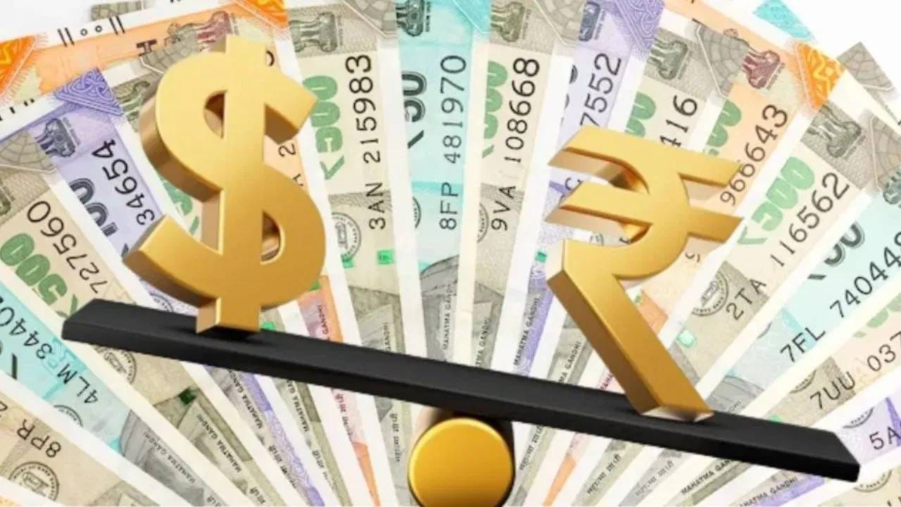 रूपया का घसरतो आहे आणि ही घसरण कशी थांबवता येईल?
