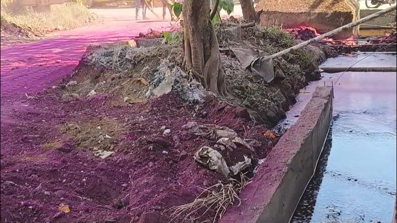 याप्रकरणी एमआयडीसी (MIDC) आणि संबंधित ठेकेदाराला कारणे दाखवा नोटीस बजावली आहे. या नोटीसच्या अहवालानंतर संबंधितांवर कठोर कारवाई करण्याचा इशाराही मंडळाने दिला आहे.