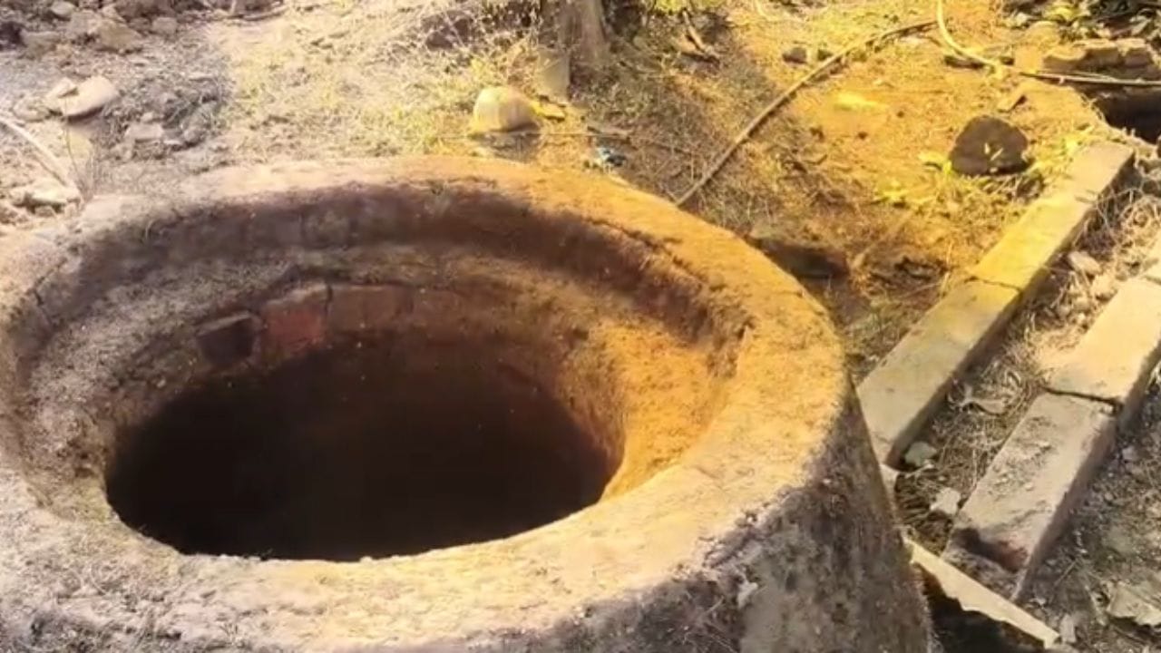 Dombivli डोंबिवली MIDC परिसरात प्रदूषणाचा मुद्दा पुन्हा एकदा ऐरणीवर आला आहे. सागाव परिसरातील चेंबरमधून चॉकलेटी रंगाचा धूर बाहेर निघत असल्याने नागरिकांमध्ये भीती पसरली आहे. midc  