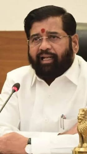 शहाजीबापू एकदम ओक्के! शिंदेंकडून शहाजीबापू पटलांचं कौतुक.