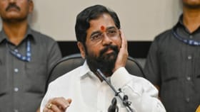 आता शिंदे गटातच प्रचंड खदखद! बड्या नेत्याच्या झटपट राजीनाम्याने खळबळ.