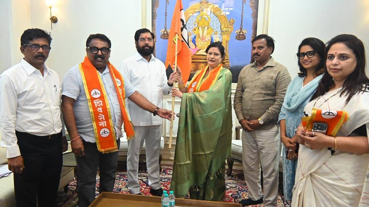 गेल्या 20 वर्षांपासून जाधव कुटुंबाचा या वॉर्डवर प्रभाव आहे. 1992 ते 2007 या काळात स्नेहल जाधव स्वतः तीन वेळा नगरसेविका होत्या. तर 2007 ते 2012 मध्ये त्यांचे पती श्रीधर जाधव या वॉर्डातून निवडून आले होते.