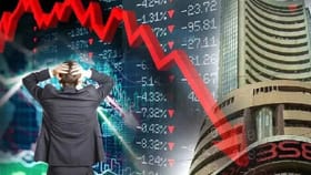 MRF ला टक्कर आता जमिनीवर सरपटला हा शेअर! 3.30 लाखाहून थेट इतका घसरला.