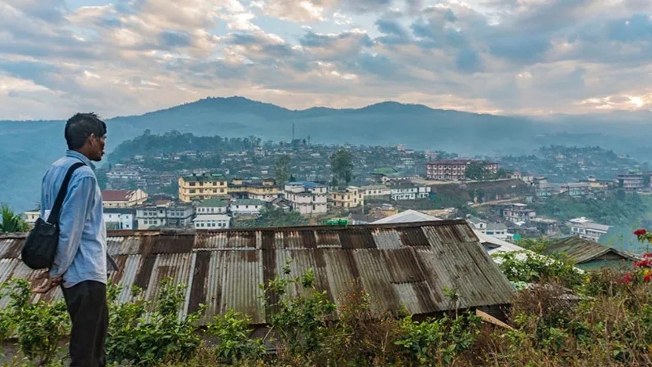  इंग्रजी भाषिक राज्य ईशान्येकडील राज्यांपैकी एक आहे. नागालँडमध्ये जवळपास प्रत्येक जण इंग्रजी बोलतो... तर १९६७ मध्ये राज्य विधिमंडळाने स्वीकारलं होतं.