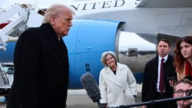 एपस्टीन कागदपत्रांमध्ये मोठी गडबड, डोनाल्ड ट्रम्प यांच्या त्या फोटोंचे