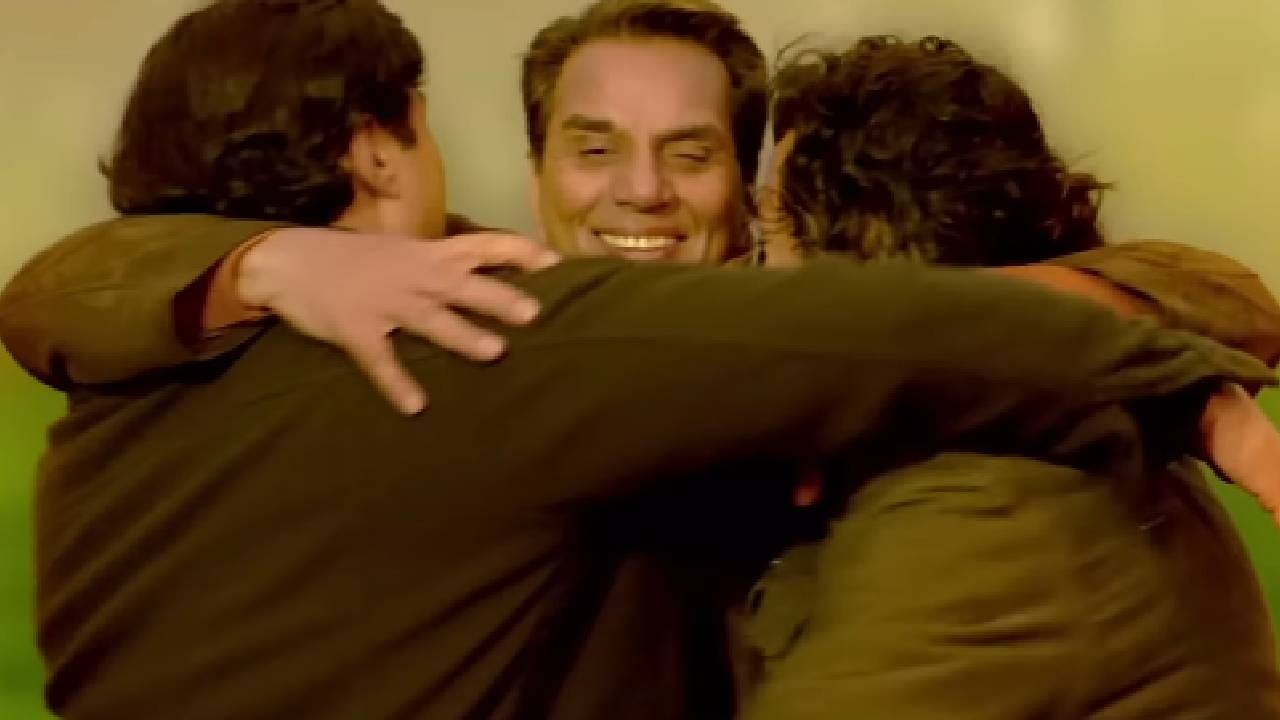 यावेळी ईशा देओल हिने वडिलांच्या आठवणीमध्ये खास व्हिडीओ तयार केला होता. विशेष म्हणजे या आठवणीमध्ये तिने सावत्र आई प्रकाश काैर आणि सावत्र बहिणी भावांनाही दाखवले. 