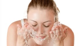 फेस वॉश खरेदी करताना तुम्ही 'या' 5 गोष्टी आठवणीने करा चेक.