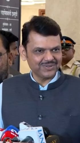 Video : '25 वर्षांचा हिशोब द्यावा लागेल...' ठाकरे बंधूंच्या युतीवर CM फडणवीसांचे मोठे विधान