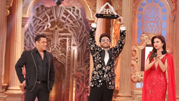 Bigg Boss 19: प्लेट फोडल्या, शिव्या दिल्या... संपूर्ण सिझन गोंधळ घातला तरीही फरहानाला का मिळाली नाही ट्रॉफी?