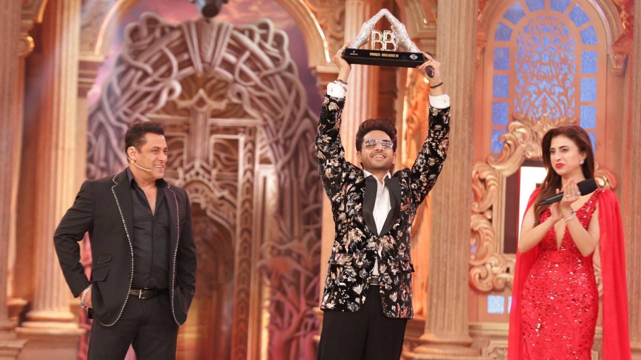 Bigg Boss 19: प्लेट फोडल्या, शिव्या दिल्या... संपूर्ण सिझन गोंधळ घातला तरीही फरहानाला का मिळाली नाही ट्रॉफी? Bigg Boss 19: प्लेट फोडल्या, शिव्या दिल्या... संपूर्ण सिझन गोंधळ घातला तरीही फरहानाला का मिळाली नाही ट्रॉफी?