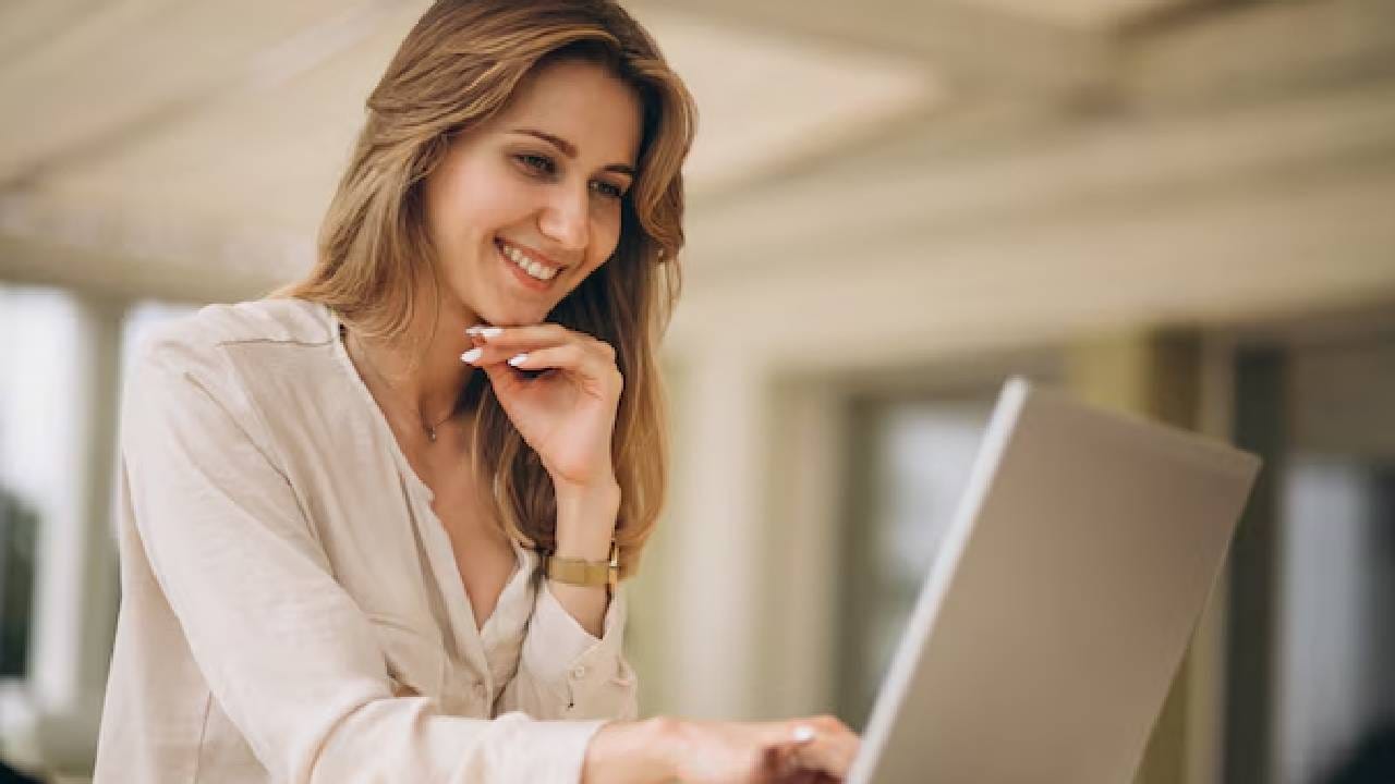 अनेक लोक घरातूनच विविध प्रकारचे व्यवसाय करतात. त्यातून त्यांची चांगली कमाई होते. अनेक महिलांना ऑफिसची झंझट नको असते. त्यांना घरातूनच काहीतरी व्यवसाय सुरू करावा वाटतो. नोकरीमुळे ओढताण होते. त्यापेक्षा घरातील व्यवसायातून कमाई करता येऊ शकते. महिलांना या छोट्या बिझनेसमधून घरातूनच व्यवसाय सुरू करता येऊ शकतो. कमी बजेटच्या या व्यवसायातून त्या कुटुंबाला आर्थिक हातभार लावू शकतात.