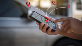 नातवाच्या हुशारीमुळे सापडली हरवलेली आजी , माळेतल्या जीपीएस ट्रॅकरने...