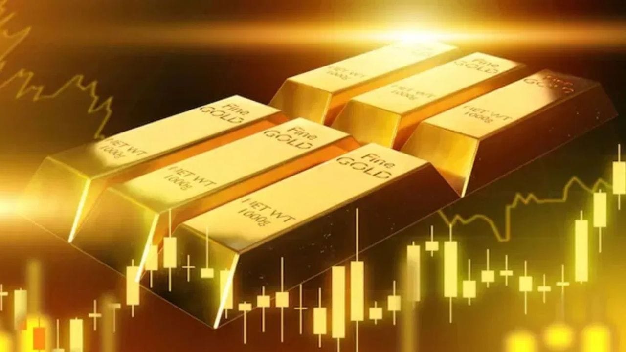 जर तुम्ही 2025 मध्ये 2 लाखांचं सोनं खरेदी केलं तर 2035 मध्ये त्याची किंमत किती असेल? एवढा होईल नफा जर तुम्ही 2025 मध्ये 2 लाखांचं सोनं खरेदी केलं तर 2035 मध्ये त्याची किंमत किती असेल? एवढा होईल नफा