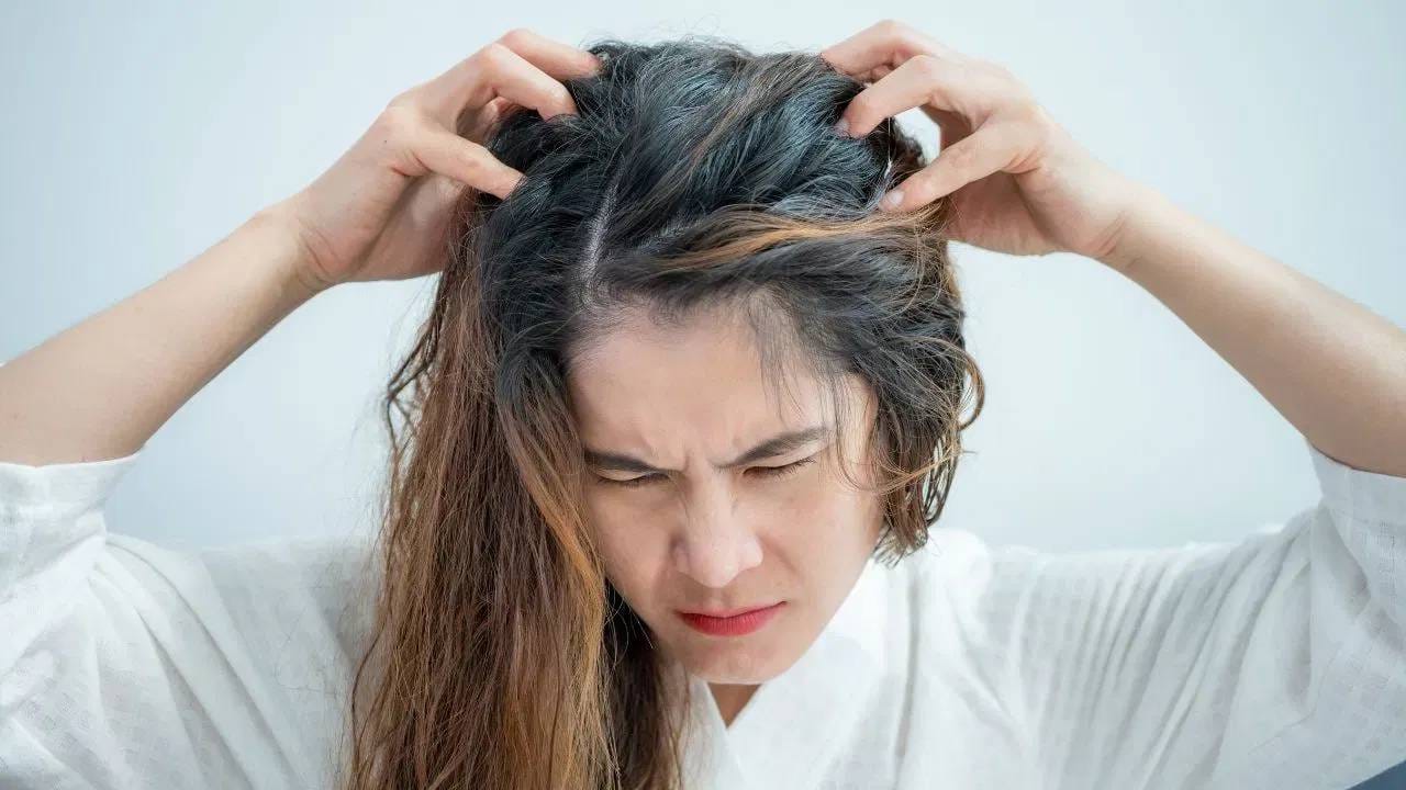 कायम लक्षात ठेवा की, बाहेरील गोष्टी केसांना अधिक लावण्यापेक्षा घरगुती उपाय करा. ज्यामुळे केस चांगली आणि सुंदर होण्यास मदत होईल. 