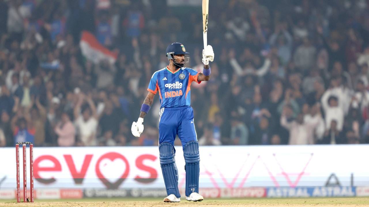 हार्दिक पंड्या त्याच्या खेळीदरम्यान दक्षिण आफ्रिकेच्या गोलंदाजांवर अक्षरश: तुटून पडला होता. हार्दिक पंड्याचे सहावे टी20 आंतरराष्ट्रीय अर्धशतक आहे. तसेच जानेवारी 2025 नंतरचे त्याचे पहिलेच अर्धशतक होते. (Photo-BCCI Twitter)